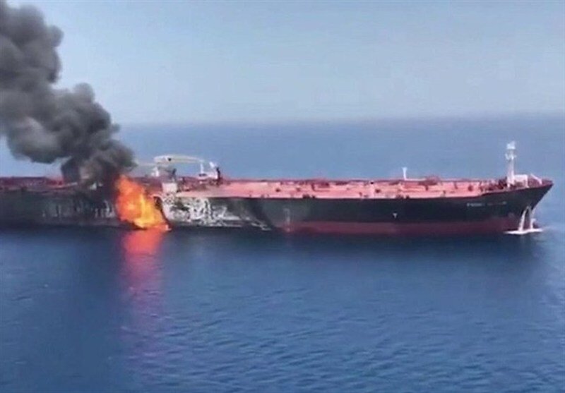 ستون آتش از نفتکش صهیونی در خلیج فارس به هوا برخاست/ ۳۷ تروریست آمریکایی به درک واصل شدند