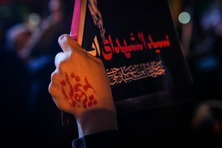 هفتمین شب تجمع مردم تهران در سوگ رهبر شهید - میدان انقلاب