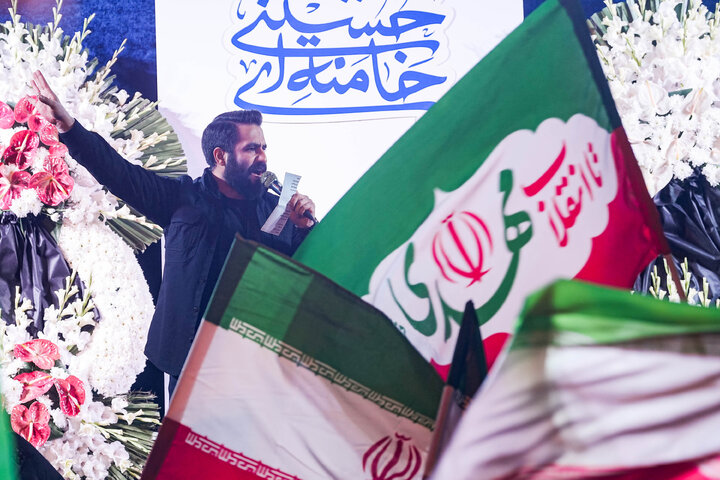 هفتمین شب تجمع مردم تهران در سوگ رهبر شهید - میدان انقلاب