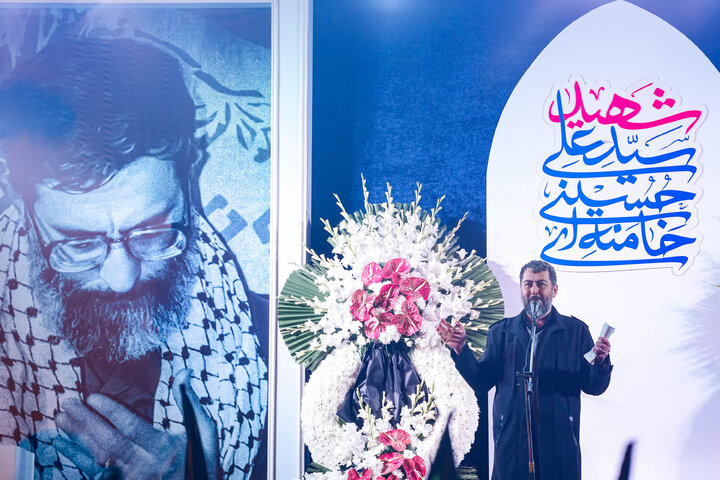 هفتمین شب تجمع مردم تهران در سوگ رهبر شهید - میدان انقلاب