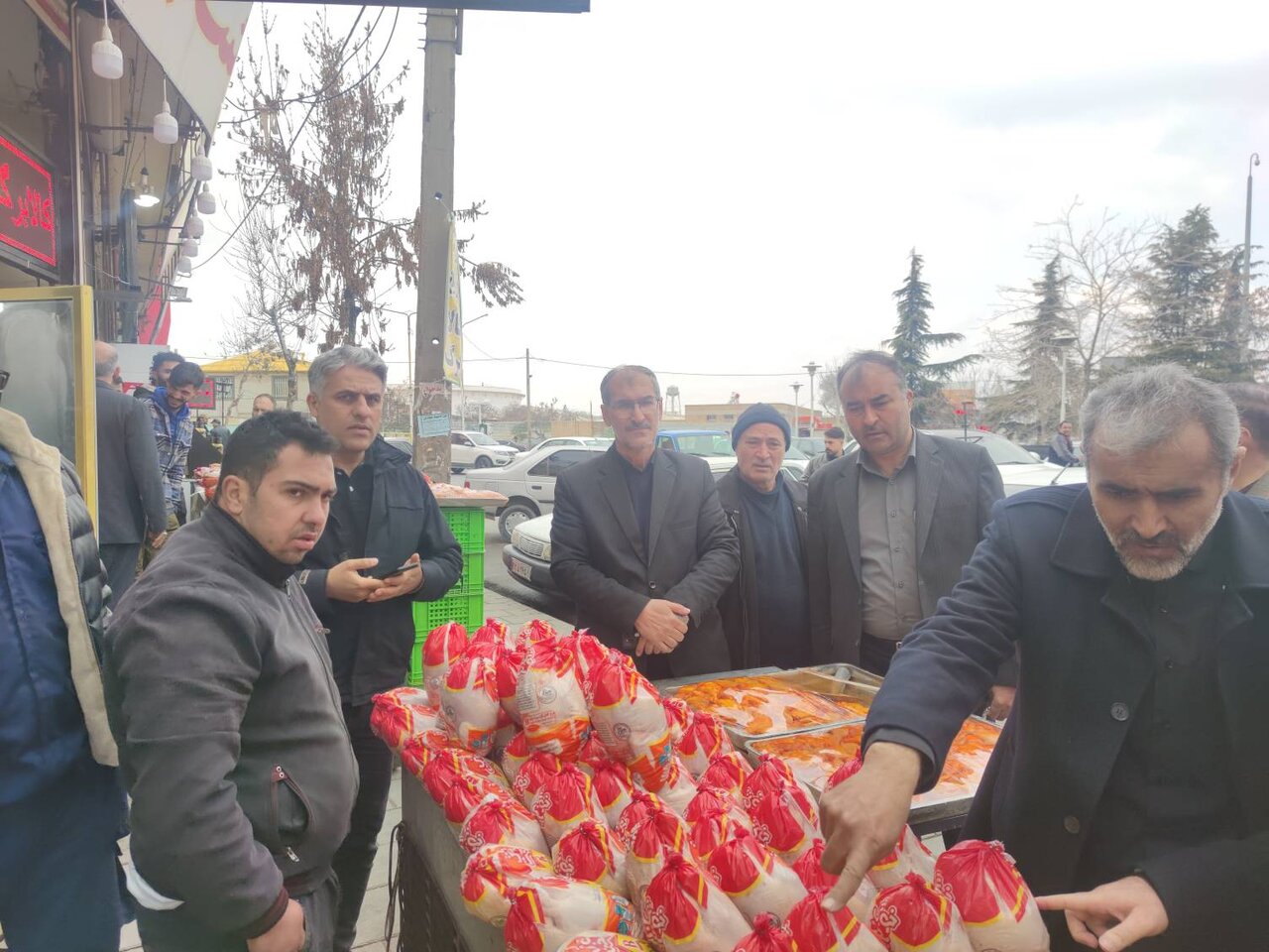 نظارت میدانی مدیرکل دیوان محاسبات استان آذربایجان غربی از بازار کالای اساسی مردم