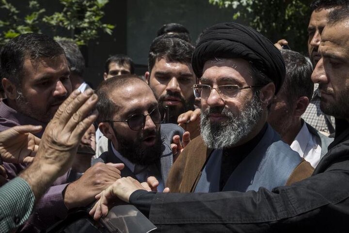 آیت‌الله سید مجتبی خامنه‌ای را شایسته‌ترین شخصیت برای برافراشته نگاه داشتن پرچم هدایت این ملت می‌دانیم/در کنار رهبر معظم انقلاب ایستاده‌ایم
