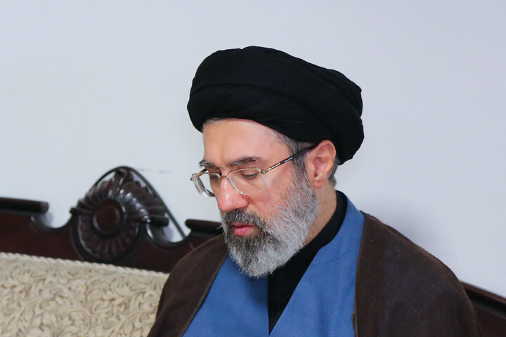 دستور رهبر معظم انقلاب اسلامی به ادامه خدمت منصوبان رهبر شهید