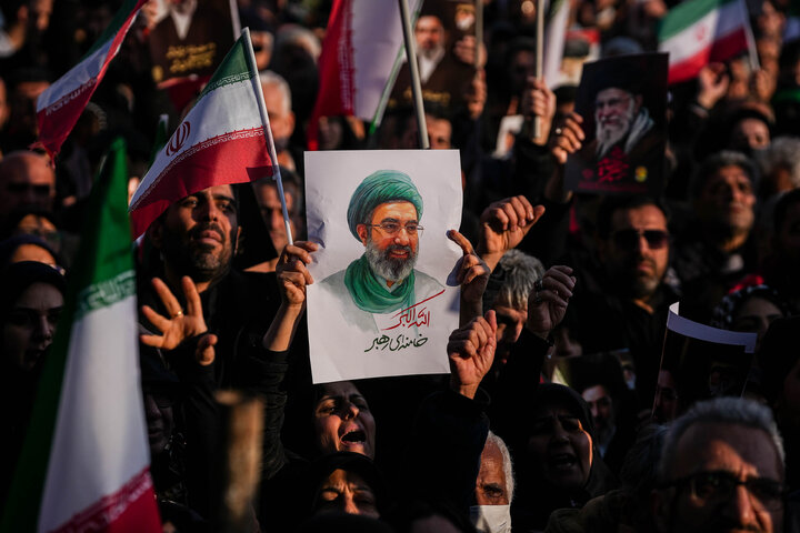 اجتماع مردمی بیعت با آیت‌الله سید مجتبی خامنه‌ای سومین رهبر معظم انقلاب اسلامی - تهران