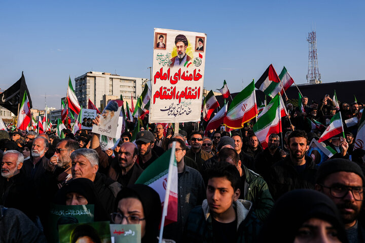 اجتماع مردمی بیعت با آیت‌الله سید مجتبی خامنه‌ای سومین رهبر معظم انقلاب اسلامی - تهران