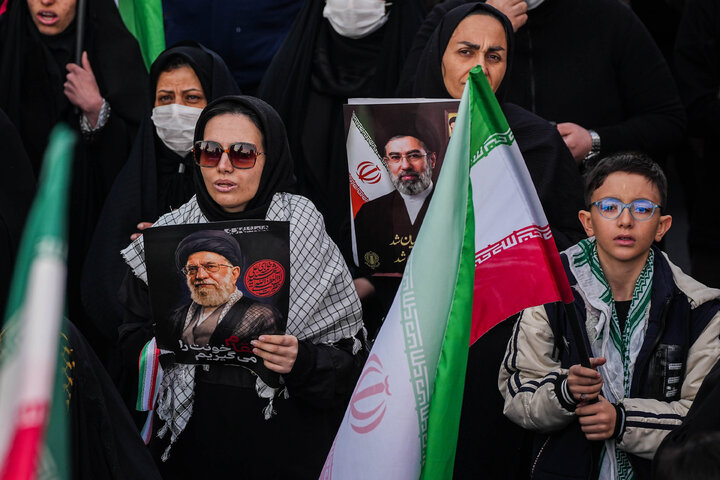 اجتماع مردمی بیعت با آیت‌الله سید مجتبی خامنه‌ای سومین رهبر معظم انقلاب اسلامی - تهران