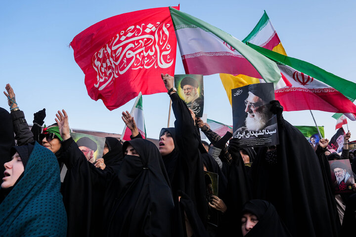 اجتماع مردمی بیعت با آیت‌الله سید مجتبی خامنه‌ای سومین رهبر معظم انقلاب اسلامی - تهران