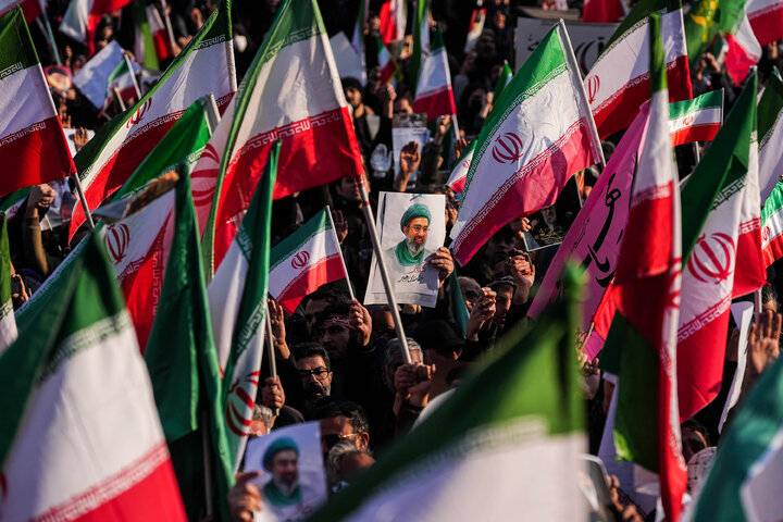 اجتماع مردمی بیعت با آیت‌الله سید مجتبی خامنه‌ای سومین رهبر معظم انقلاب اسلامی - تهران