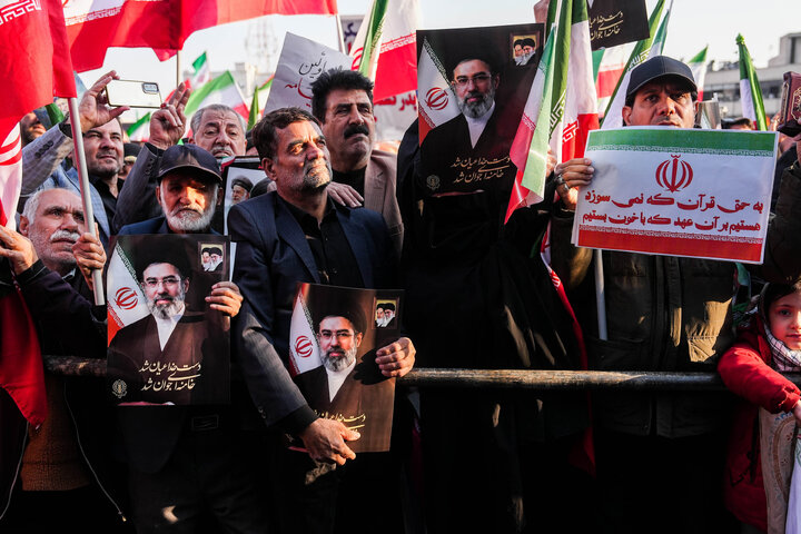 اجتماع مردمی بیعت با آیت‌الله سید مجتبی خامنه‌ای سومین رهبر معظم انقلاب اسلامی - تهران