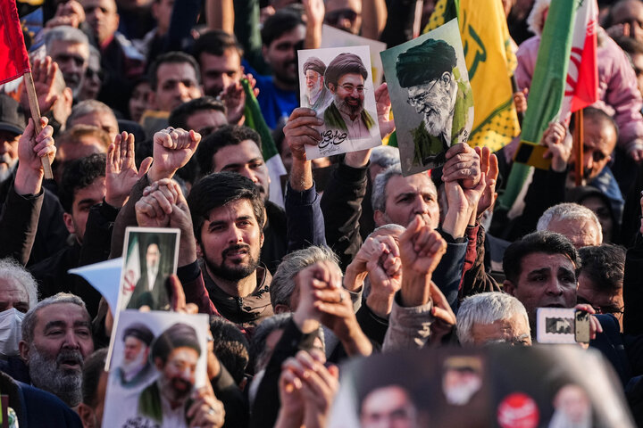 اجتماع مردمی بیعت با آیت‌الله سید مجتبی خامنه‌ای سومین رهبر معظم انقلاب اسلامی - تهران