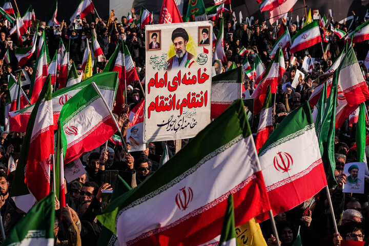 اجتماع مردمی بیعت با آیت‌الله سید مجتبی خامنه‌ای سومین رهبر معظم انقلاب اسلامی - تهران