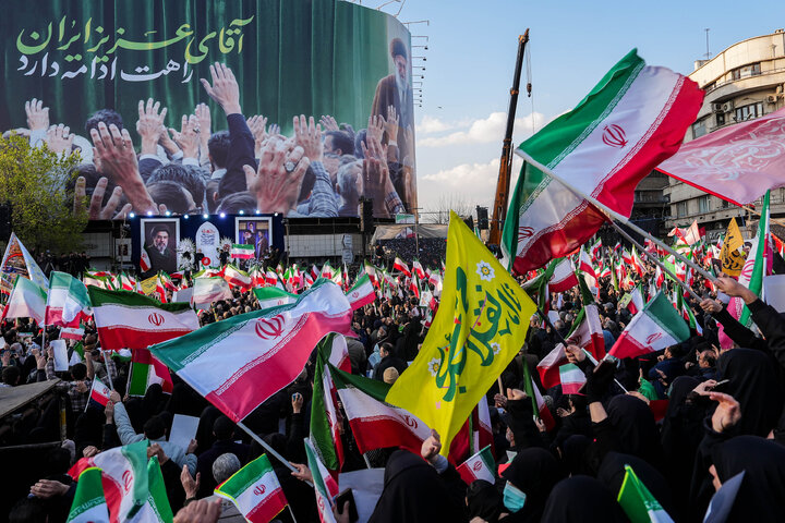 اجتماع مردمی بیعت با آیت‌الله سید مجتبی خامنه‌ای سومین رهبر معظم انقلاب اسلامی - تهران
