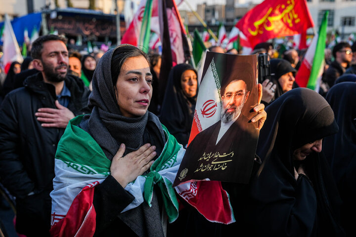 اجتماع مردمی بیعت با آیت‌الله سید مجتبی خامنه‌ای سومین رهبر معظم انقلاب اسلامی - تهران
