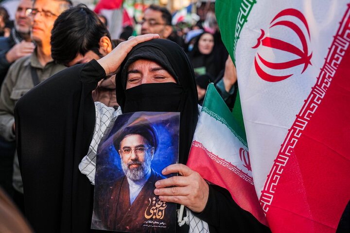 اجتماع مردمی بیعت با آیت‌الله سید مجتبی خامنه‌ای سومین رهبر معظم انقلاب اسلامی - تهران