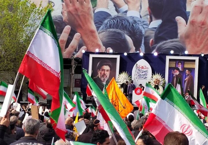 اعلام بیعت نمایندگان استان اصفهان با سومین رهبر انقلاب اسلامی