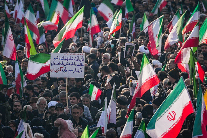 مراسم تشییع پیکر ۳۵ شهید جنگ رمضان در تهران