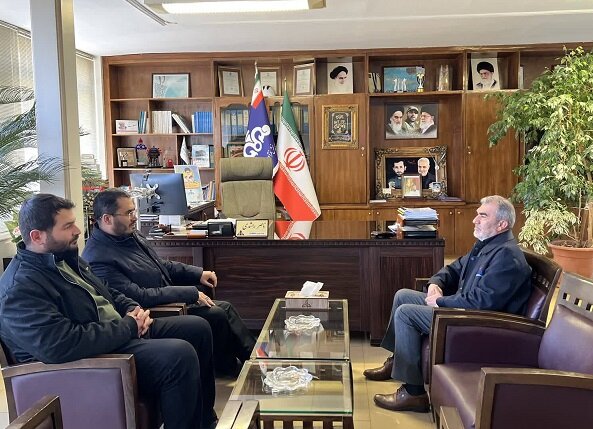 بازدید میدانی متفکرآزاد از وضعیت تأمین سوخت استان/سخنرانی در مسجد چهارده معصوم شهرک پرواز