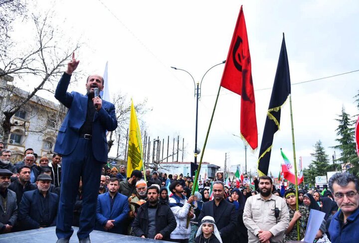 ایرانی ها جان می‌دهند اما خاک نمیدهند