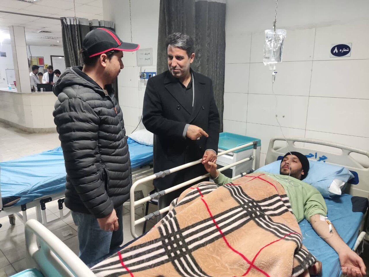 عیادت شیخی زاده از مجروحان حمله آمریکایی صهیونی در بیمارستان شهید بهشتی قروه