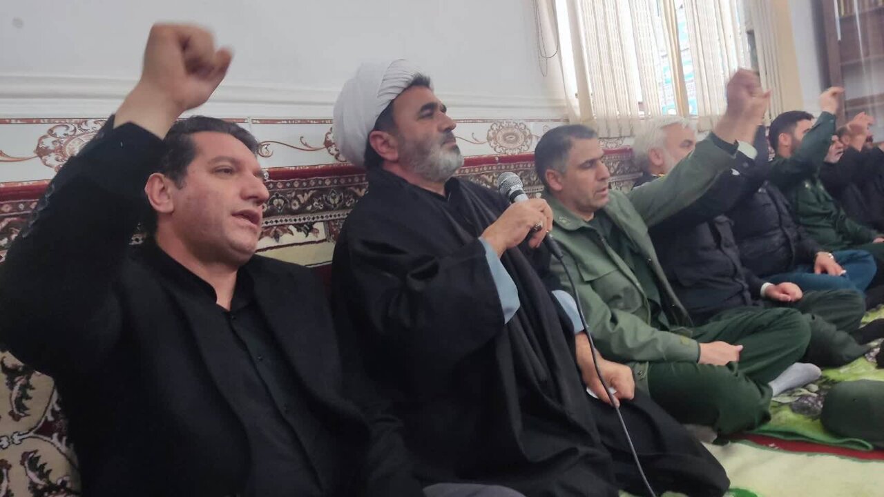 حضور شهسواری در مراسم ختم شهدای جنگ رمضان و دیدار با خانواده شهید بخشی  