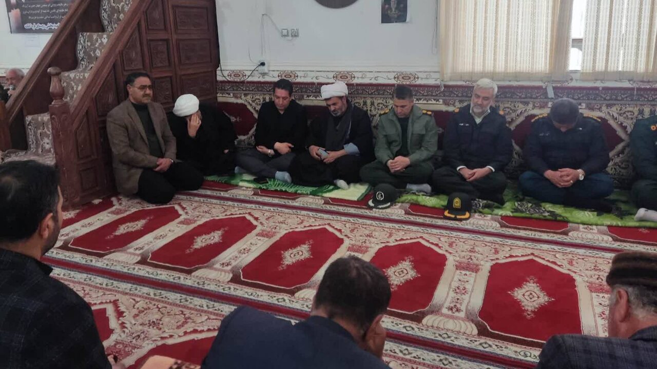 حضور شهسواری در مراسم ختم شهدای جنگ رمضان و دیدار با خانواده شهید بخشی