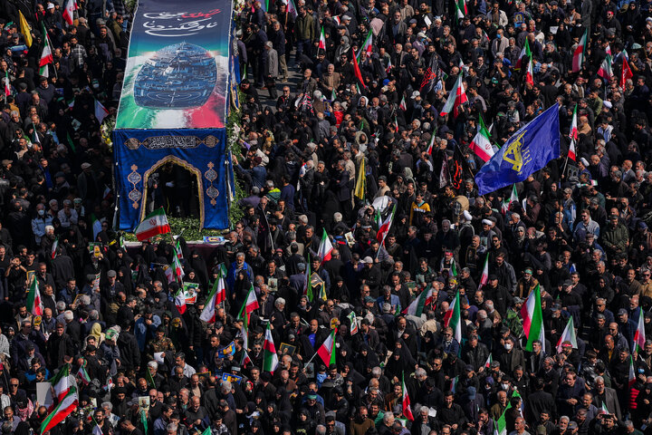 تشییع شهیدان لاریجانی، سلیمانی و شهدای ناو دنا در تهران