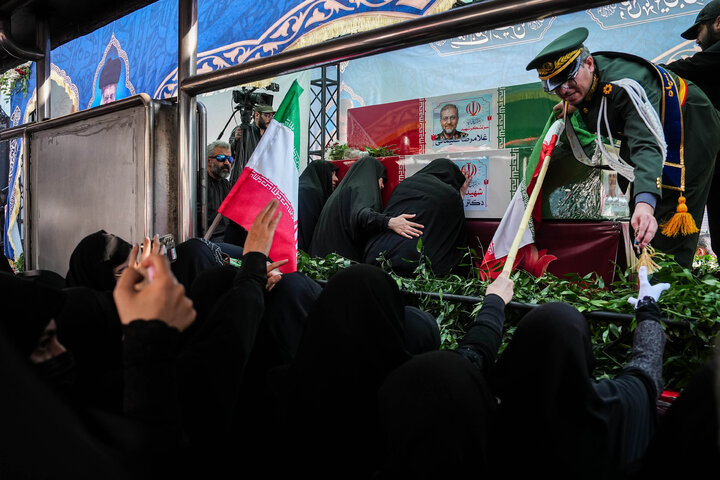 تشییع شهیدان لاریجانی، سلیمانی و شهدای ناو دنا در تهران