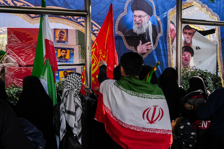 تشییع شهیدان لاریجانی، سلیمانی و شهدای ناو دنا در تهران