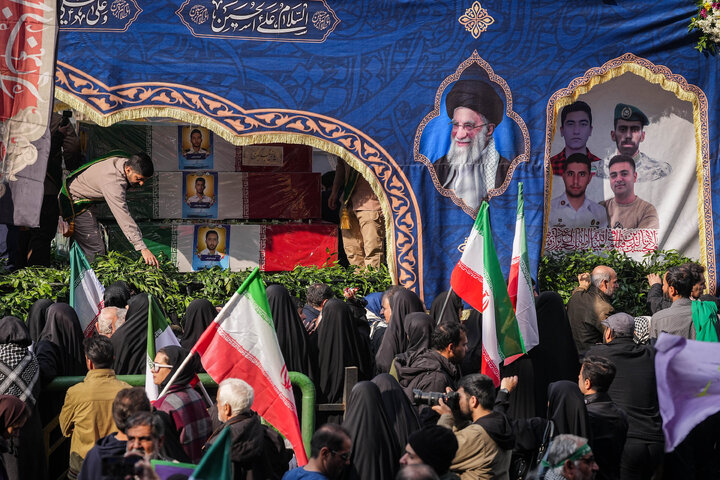 تشییع شهیدان لاریجانی، سلیمانی و شهدای ناو دنا در تهران