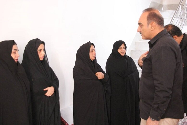 دیدار نماینده سیستان با خانواده شهید امیرمحمد کریمی