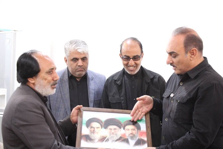 دیدار نماینده سیستان با خانواده شهید امیرمحمد کریمی