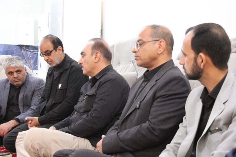 دیدار نماینده سیستان با خانواده شهید امیرمحمد کریمی&nbsp;