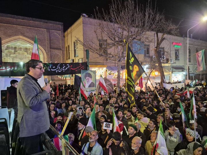 حضور و سخنرانی سلیمانی در اجتماع مردمی نیشابور و بازدید از موکب‌های بلوار فضل