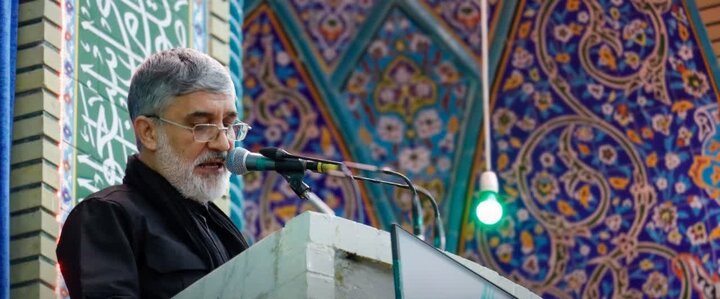 بصیرت را از ما بگیرند، گام اول پیروزی دشمن برداشته شده است