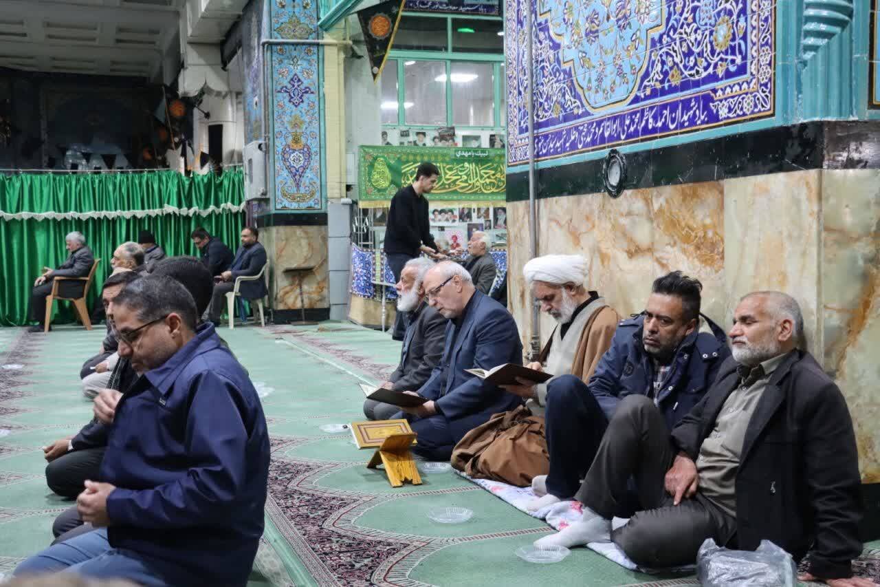 راهی جز ایستادگی حسینی در برابر یزیدیان زمان نداریم/ آمادگی مردم برای همکاری با دولت و نیروهای مسلح تا حصول پیروزی قاطع