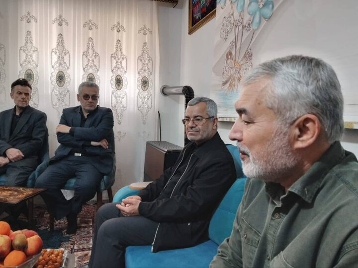 دیدار عیدانه احمدی با خانواده‌های شهدای مدافع حرم و وطن در رشت