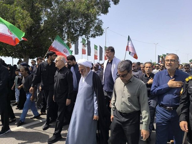 حضور احمد مرادی در آیین بزرگداشت شهدای ناو دنا/ پاسخ کوبنده نیروهای مسلح در انتظار جنایتکاران آمریکایی است