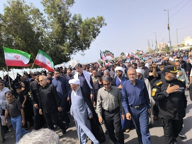حضور احمد مرادی در آیین بزرگداشت شهدای ناو دنا/ پاسخ کوبنده نیروهای مسلح در انتظار جنایتکاران آمریکایی است