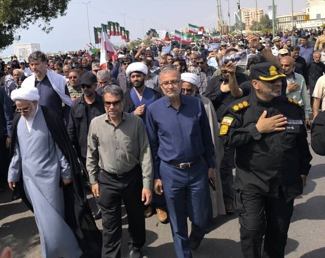 حضور احمد مرادی در آیین بزرگداشت شهدای ناو دنا/ پاسخ کوبنده نیروهای مسلح در انتظار جنایتکاران آمریکایی است