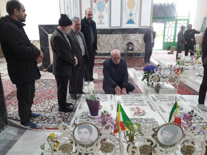 دیدار حاجی دلیگانی با خانواده شهدا و حضور در گلزار شهدا