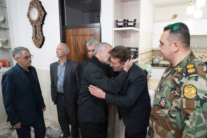 دیدار نوروزی علی نیکزاد، نمایندگان مردم و جمعی از مسئولان استانی با خانواده معظم شهدای جنگ رمضان