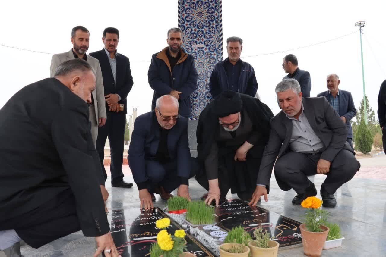 تجدید میثاق نماینده شاهینشهر، میمه و برخوار با آرمانهای شهدا/ حضور حاجیدلیگانی در جمع مردم دستگرد و خورزوق