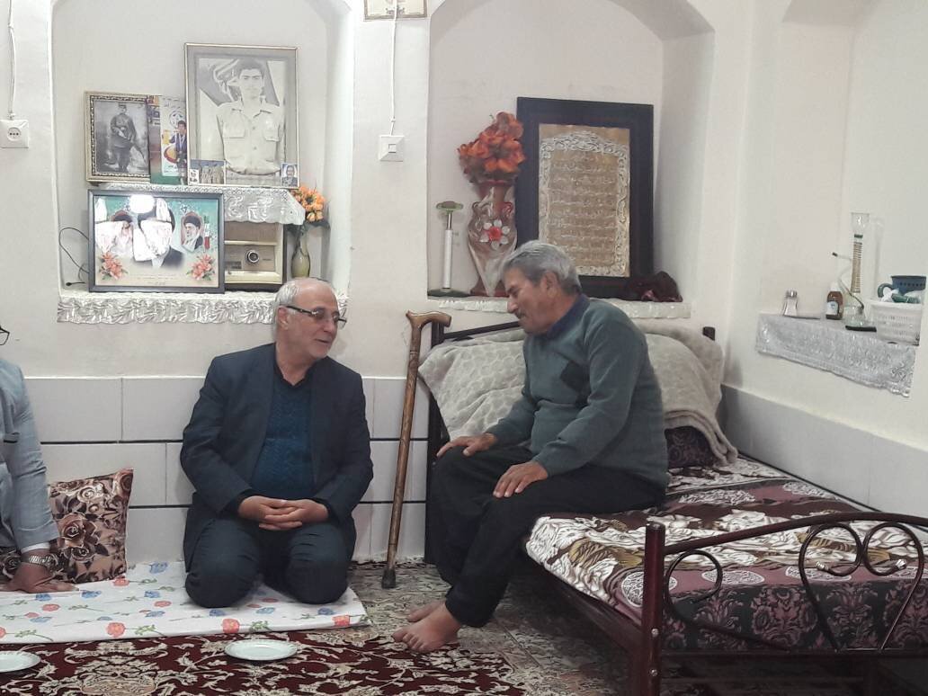 دیدار حاجی دلیگانی با خانواده شهدا و حضور در گلزار شهدا