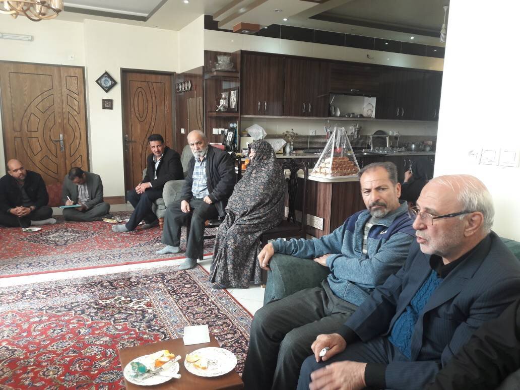 دیدار حاجی دلیگانی با خانواده شهدا و حضور در گلزار شهدا