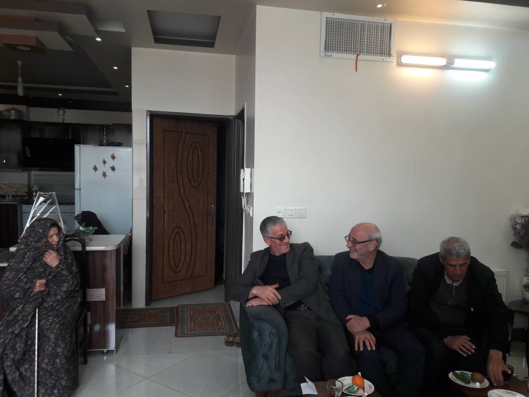 دیدار حاجی دلیگانی با خانواده شهدا و حضور در گلزار شهدا