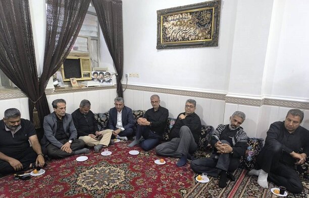 دیدار احمد مرادی با خانواده شهیدمظلوم دنا «محمدجواد دولتی»