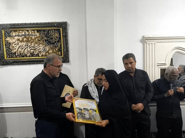 دیدار احمد مرادی با خانواده شهیدمظلوم دنا «محمدجواد دولتی»