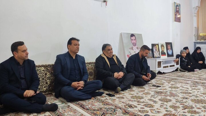 دیدار رئیس فراکسیون شاهد و ایثارگر مجلس با خانواده جمعی از شهدای جنگ رمضان در کرمانشاه
