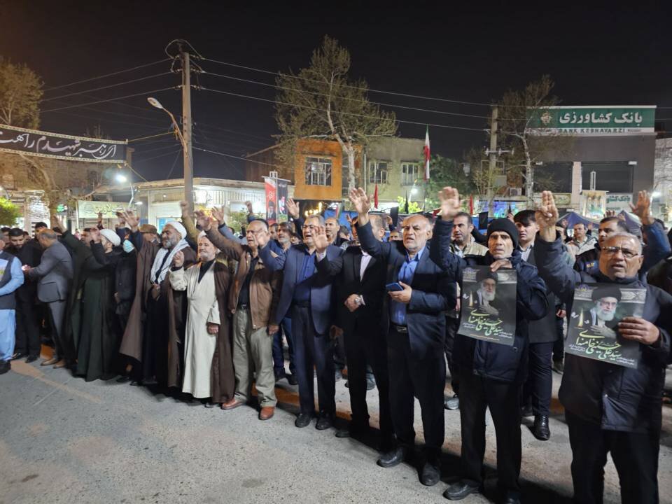 حضور نماینده شرق گلستان در اجتماع حمایت از نیروهای مسلح و بیعت با امام خامنه ای