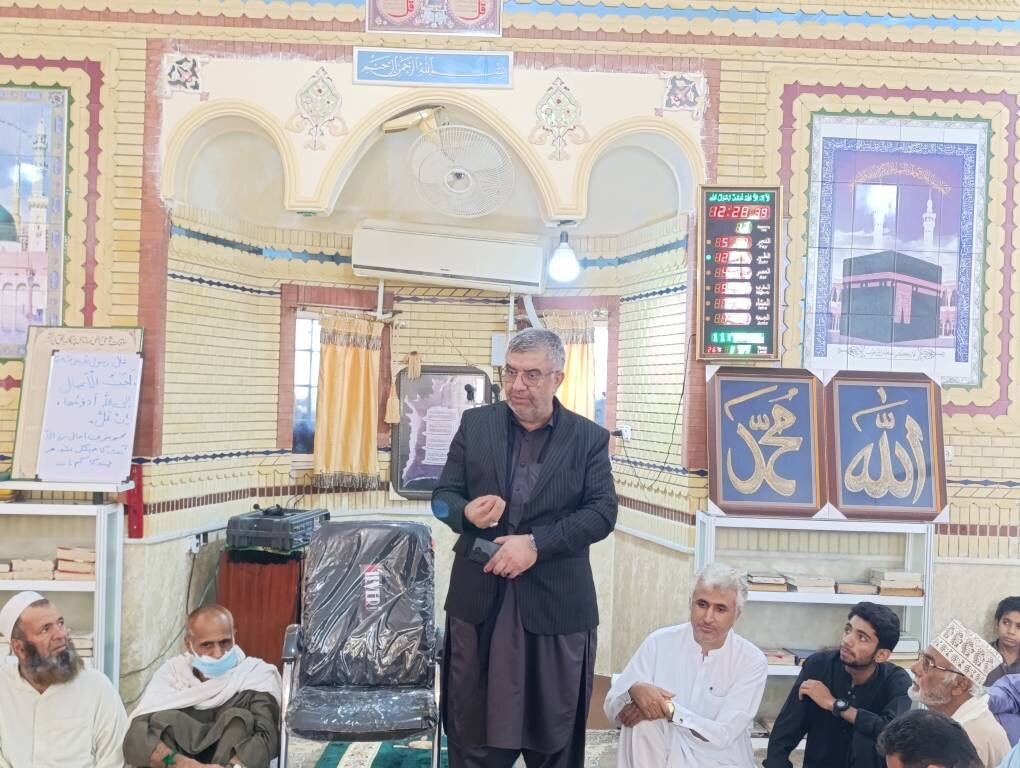 بامری در مراسم بیعت با رهبر انقلاب و دیدار مردمی در محله غریب‌آباد حاضر شد